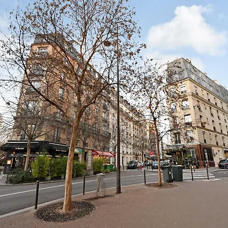Peaceful With 1 París